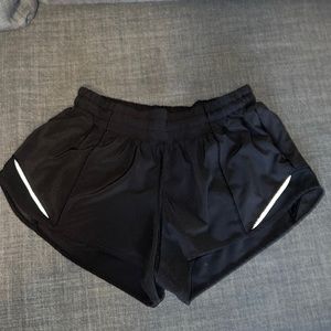 2.5 inch Lululemon Hotty Hot shorts